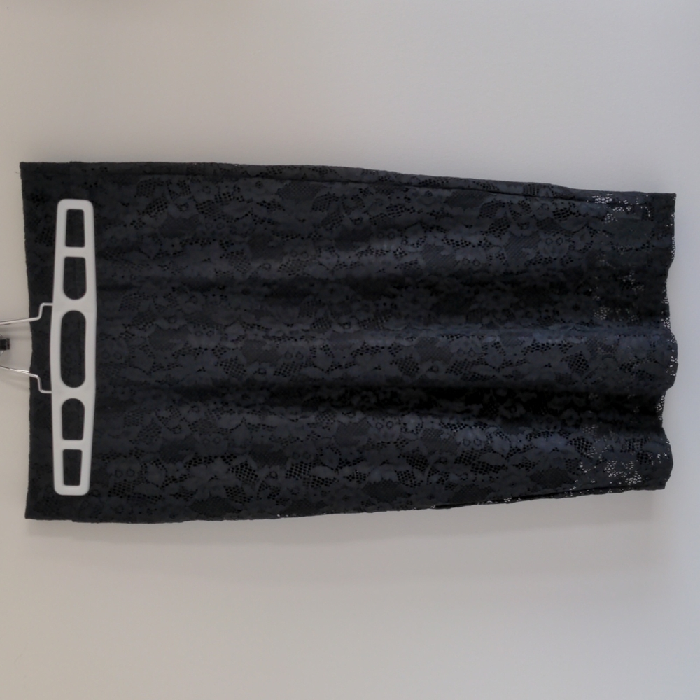 Lace pencil skirt black